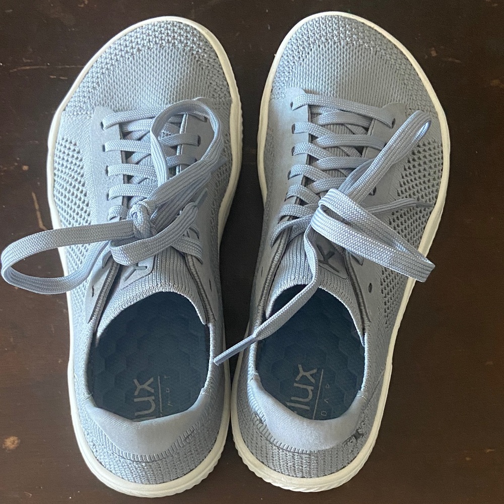 NWOT Flux Adapt Knit Trainers